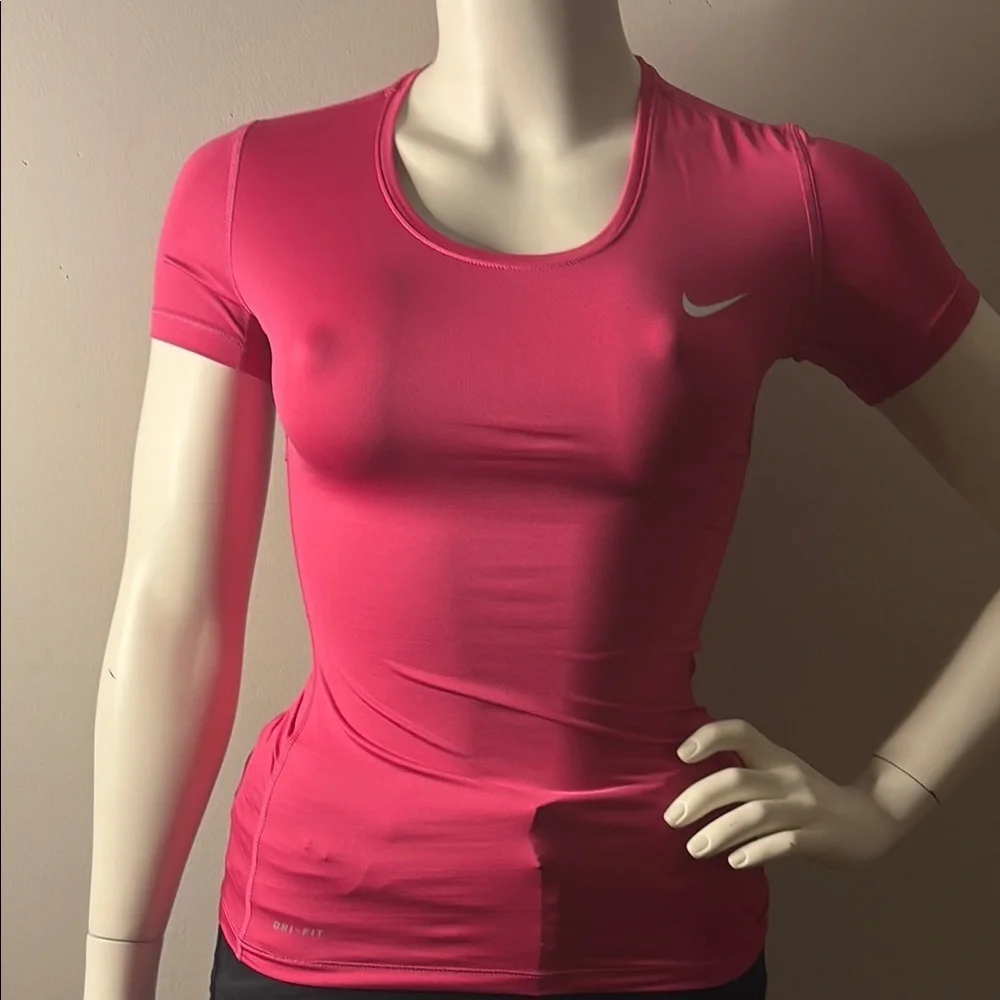 Nike Dri-Fit Fitted Short Sleeve Tee